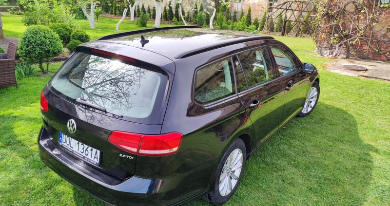 Volkswagen Passat cena 55900 przebieg: 307000, rok produkcji 2017 z Syców małe 137